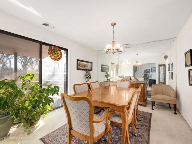 1S055 Spring Road 2C, Oakbrook Terrace, IL 60181