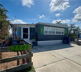 2591 Cay CV, Matlacha, FL 33993