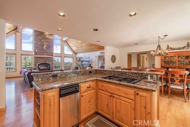 305 Starlight Circle, Big Bear Lake, CA 92315