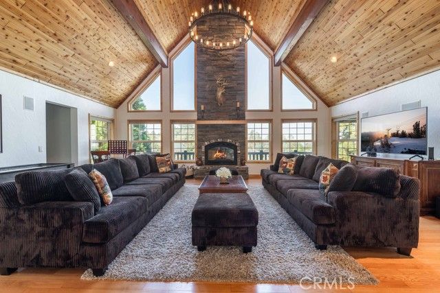 305 Starlight Circle, Big Bear Lake, CA 92315