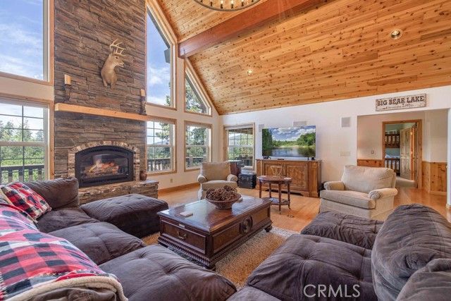 305 Starlight Circle, Big Bear Lake, CA 92315