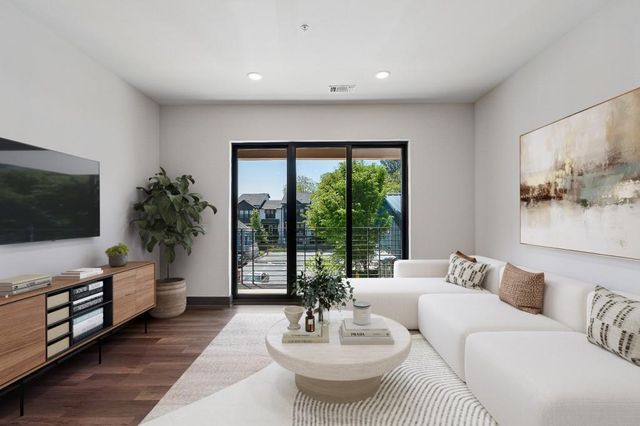 112 Rogers Street NE 210, Atlanta, GA 30317