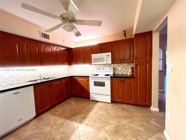 2806 N 46th Avenue D537, Hollywood, FL 33021
