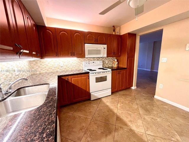 2806 N 46th Avenue D537, Hollywood, FL 33021