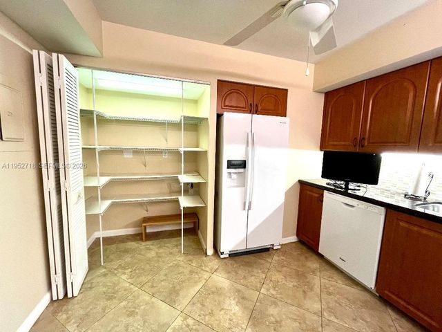 2806 N 46th Avenue D537, Hollywood, FL 33021