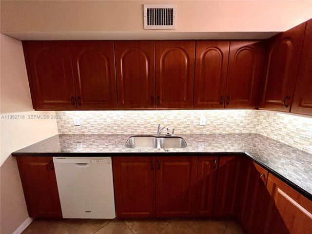 2806 N 46th Avenue D537, Hollywood, FL 33021