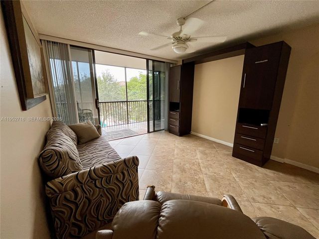 2806 N 46th Avenue D537, Hollywood, FL 33021