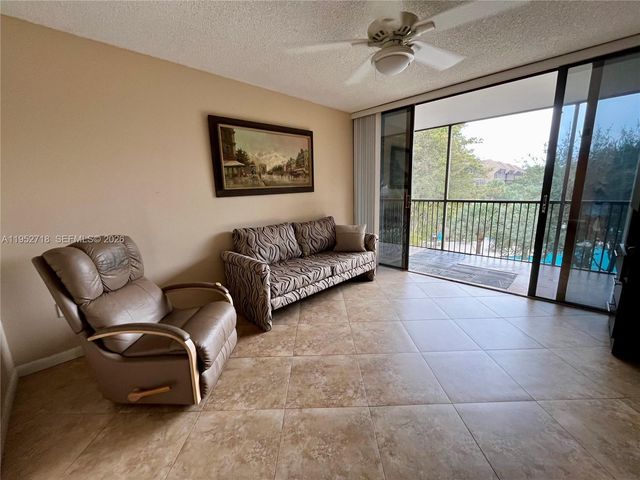 2806 N 46th Avenue D537, Hollywood, FL 33021