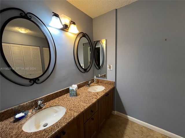 2806 N 46th Avenue D537, Hollywood, FL 33021