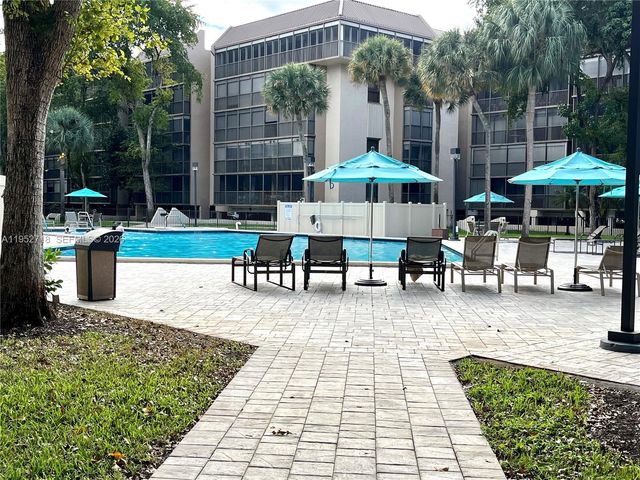 2806 N 46th Avenue D537, Hollywood, FL 33021