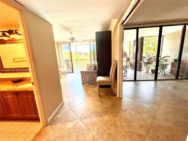 2806 N 46th Avenue D537, Hollywood, FL 33021