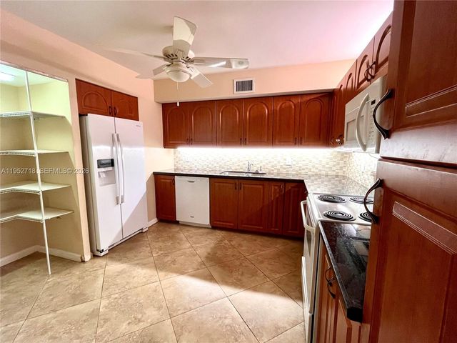 2806 N 46th Avenue D537, Hollywood, FL 33021
