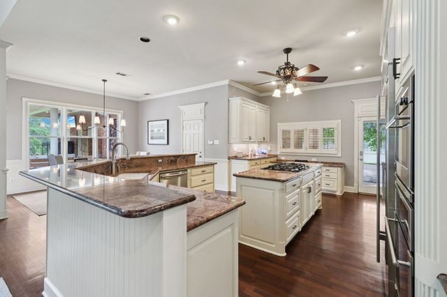 3109 Shadow Drive W, Arlington, TX 76006