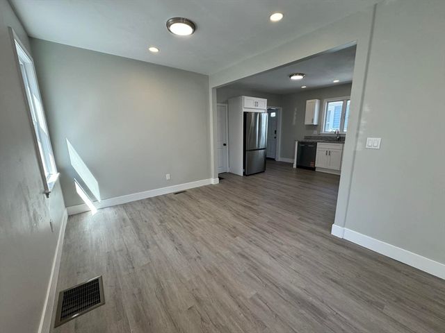 19 Weir Ave, Taunton, MA 02780