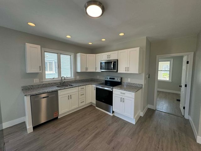 19 Weir Ave, Taunton, MA 02780