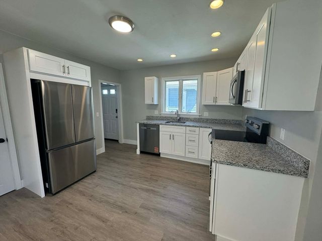 19 Weir Ave, Taunton, MA 02780
