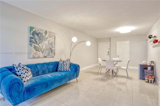 9170 Fontainebleau Blvd 203, Miami, FL 33172