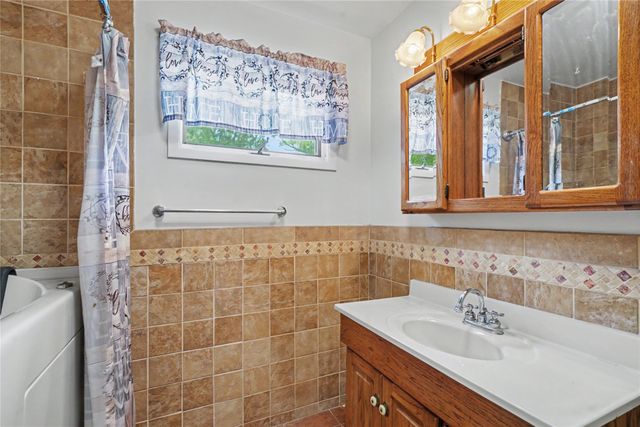 1309 E 28th Street, Des Moines, IA 50317