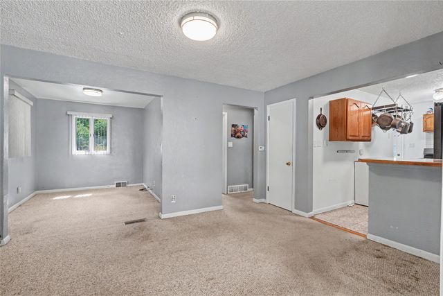 1309 E 28th Street, Des Moines, IA 50317