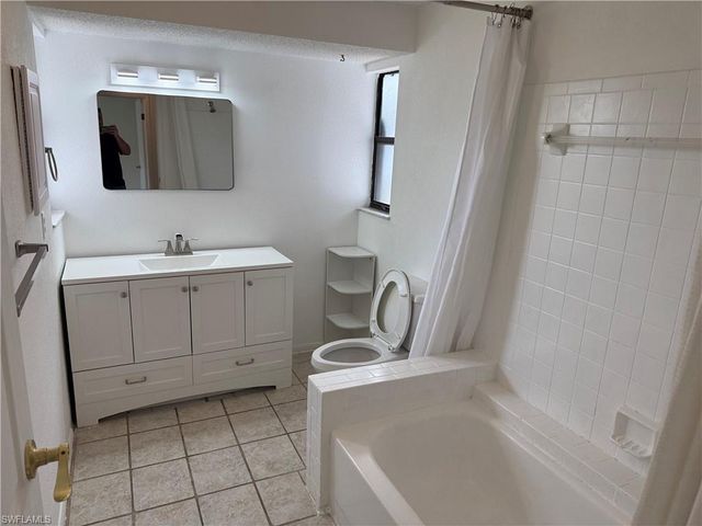 142 SE 1st AVE, Cape Coral, FL 33990