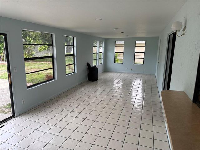 142 SE 1st AVE, Cape Coral, FL 33990