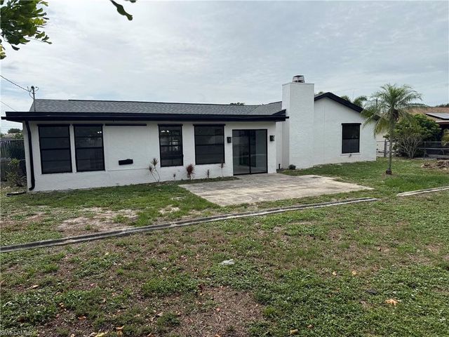 142 SE 1st AVE, Cape Coral, FL 33990