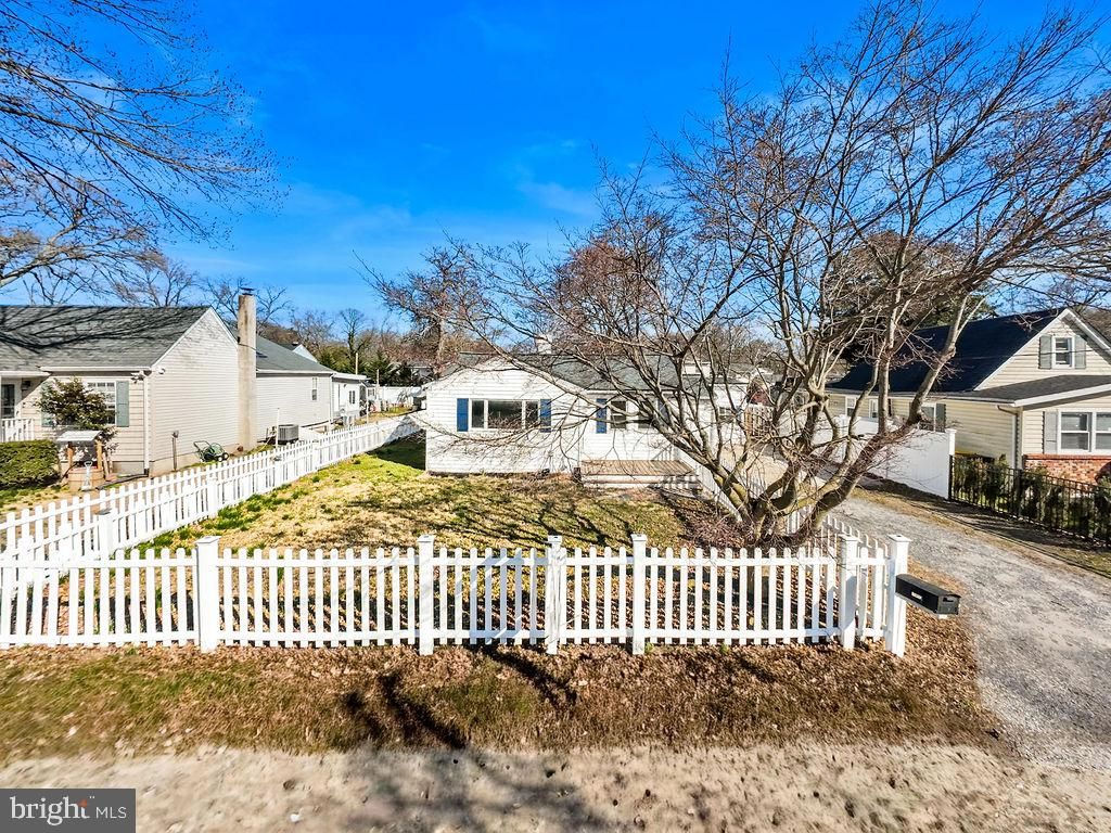 Image 1 of property listing at 279 MAGOTHY BEACH RD, Pasadena, MD 21122