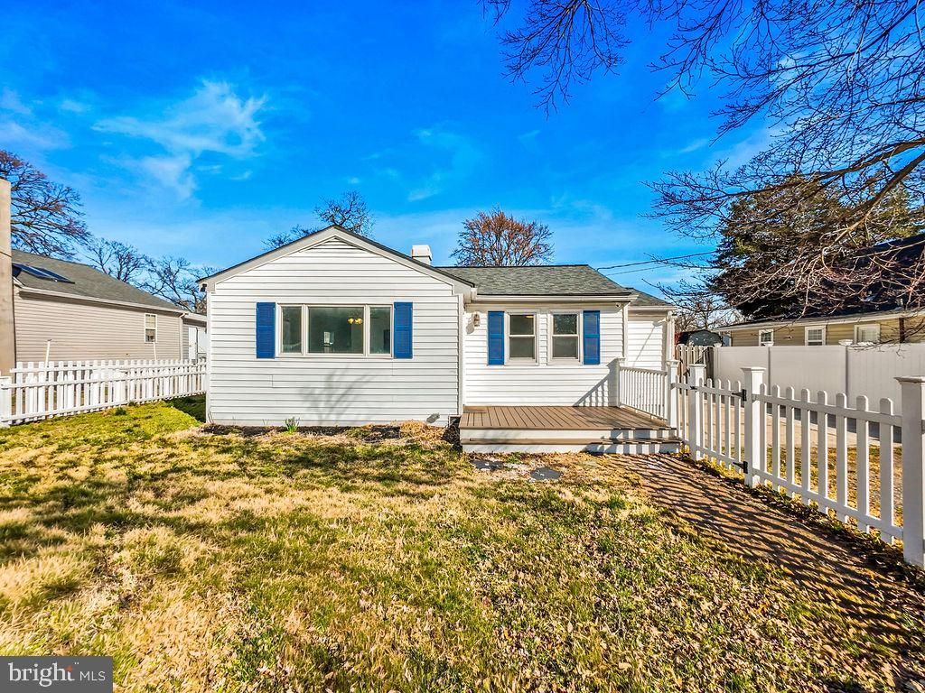 Image 2 of property listing at 279 MAGOTHY BEACH RD, Pasadena, MD 21122