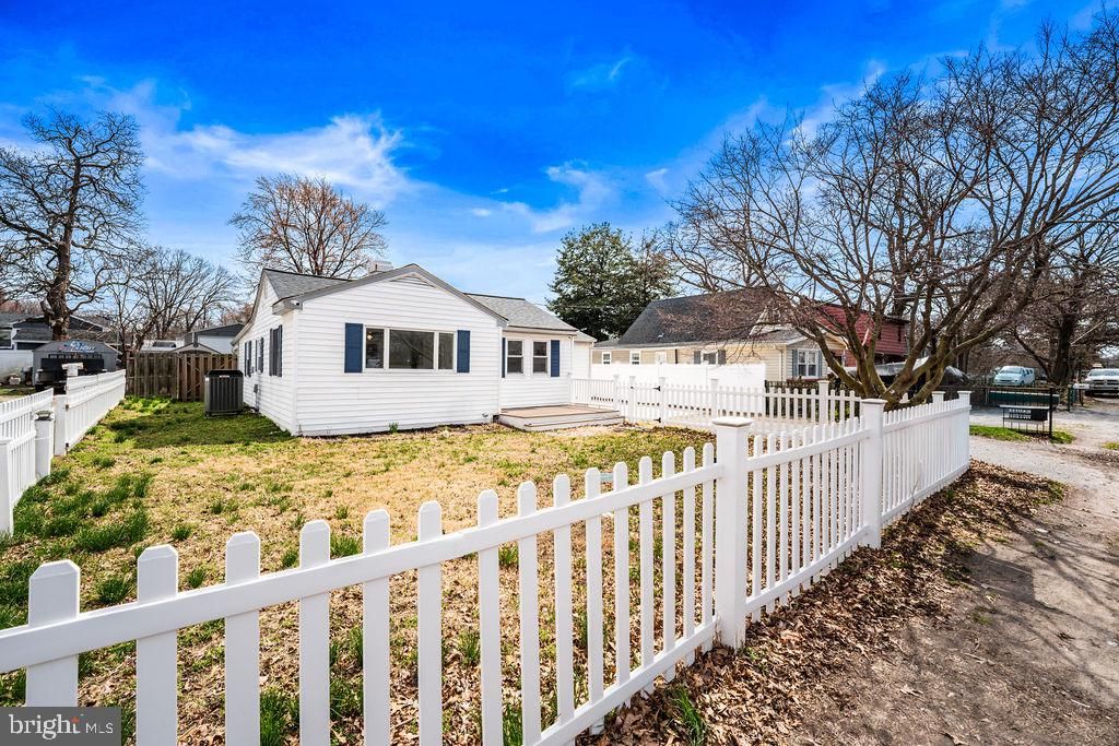 Image 20 of property listing at 279 MAGOTHY BEACH RD, Pasadena, MD 21122