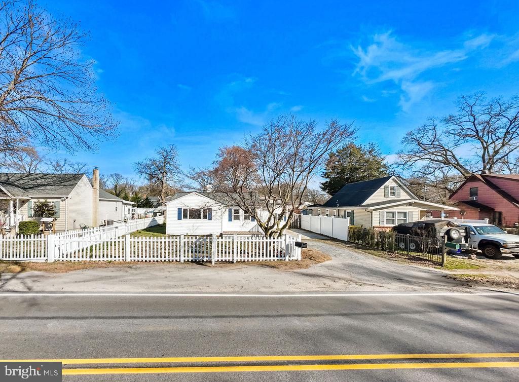 Image 21 of property listing at 279 MAGOTHY BEACH RD, Pasadena, MD 21122