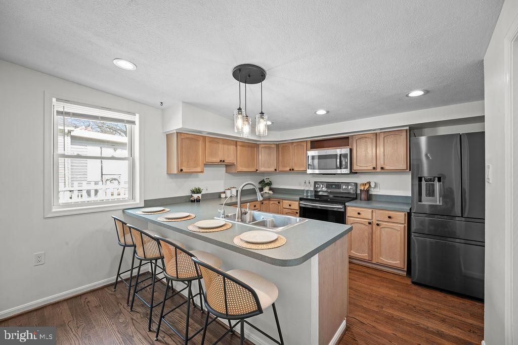 Image 6 of property listing at 279 MAGOTHY BEACH RD, Pasadena, MD 21122