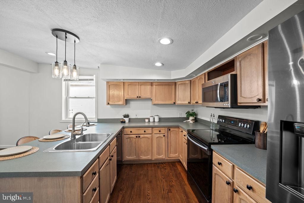 Image 7 of property listing at 279 MAGOTHY BEACH RD, Pasadena, MD 21122