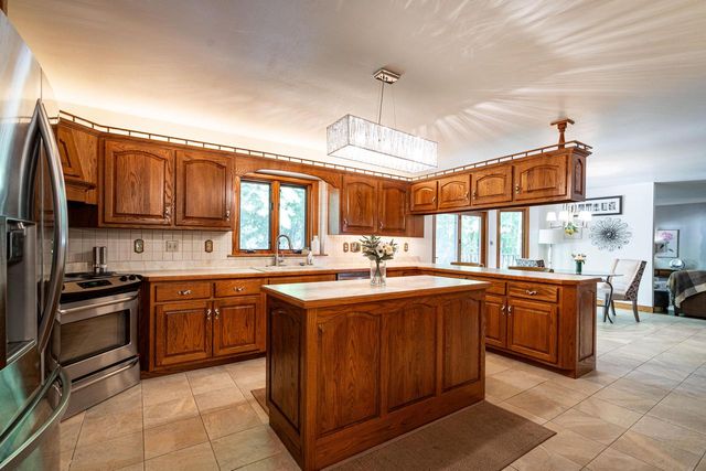 1896 Shady LANE, Grafton, WI 53024