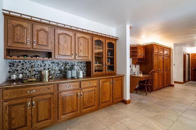 1896 Shady LANE, Grafton, WI 53024