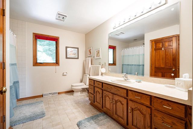 1896 Shady LANE, Grafton, WI 53024