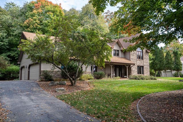 1896 Shady LANE, Grafton, WI 53024