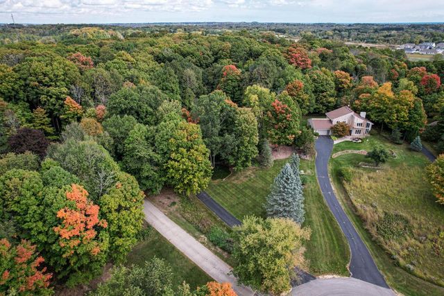 1896 Shady LANE, Grafton, WI 53024