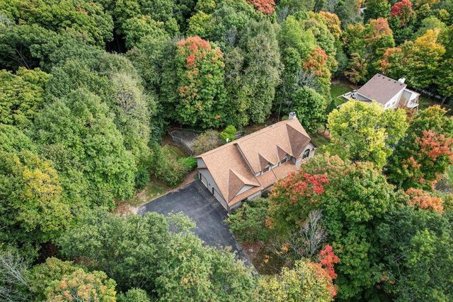 1896 Shady LANE, Grafton, WI 53024