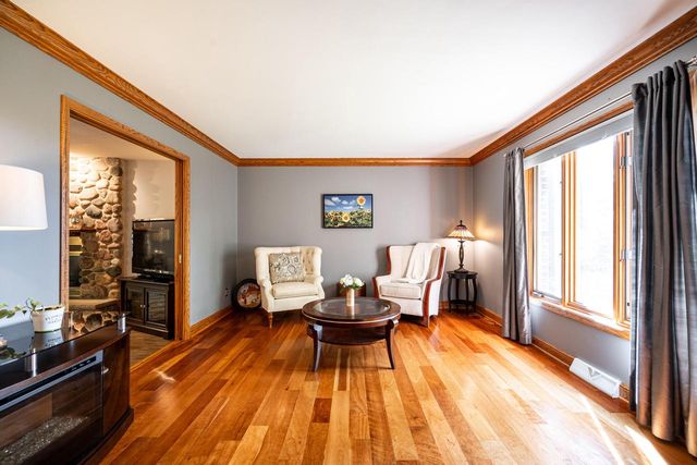 1896 Shady LANE, Grafton, WI 53024
