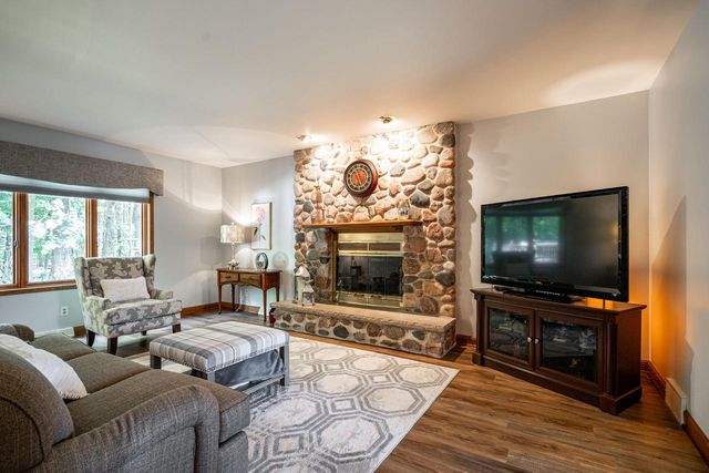 1896 Shady LANE, Grafton, WI 53024
