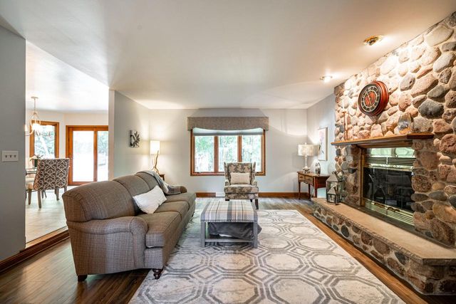 1896 Shady LANE, Grafton, WI 53024