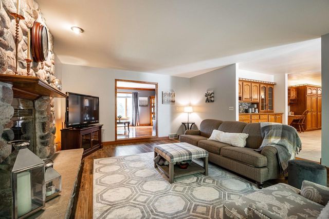 1896 Shady LANE, Grafton, WI 53024