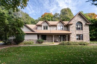 1896 Shady LANE, Grafton, WI 53024
