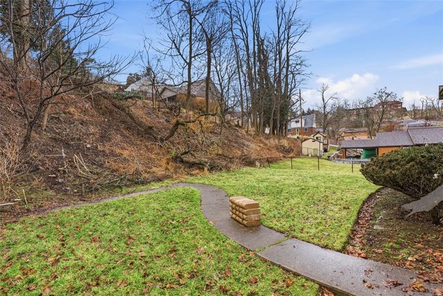 226 Cedarcove St, Carrick, PA 15227