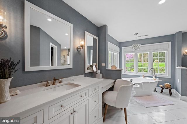1220 DENBIGH LN, Wayne, PA 19087