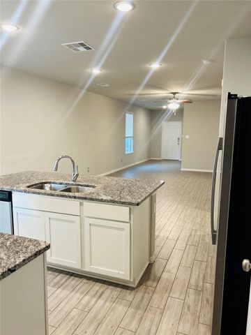 902 Redinger Ridge Drive, Houston, TX 77336