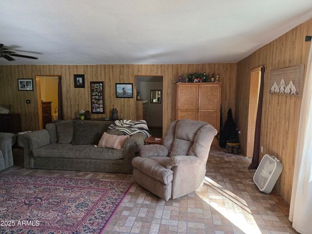 8000 S Breezy Pine Road, Mayer, AZ 86333