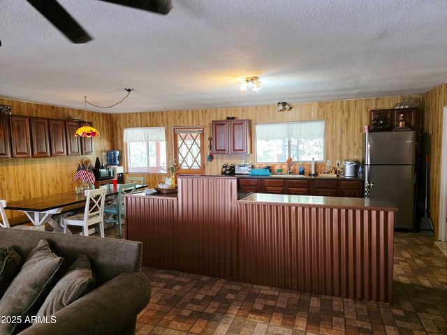 8000 S Breezy Pine Road, Mayer, AZ 86333