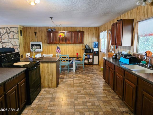 8000 S Breezy Pine Road, Mayer, AZ 86333