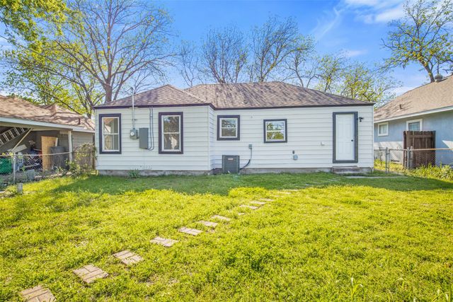 214 12th Street, Grand Prairie, TX 75051